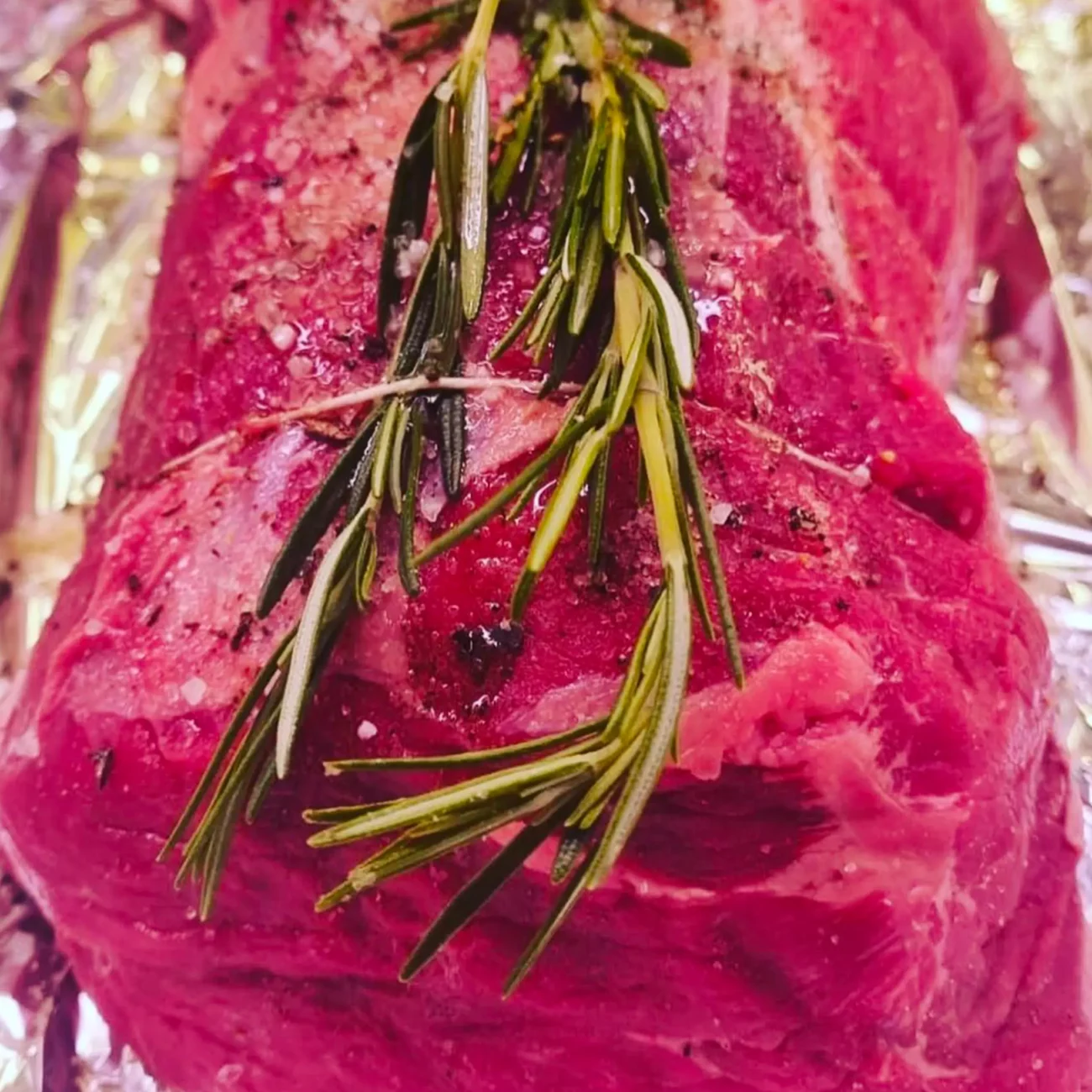 Trancio di arrosto fresco, pronto da cuocere, disponibile per consegna a domicilio a Milano, ideale per piatti succulenti