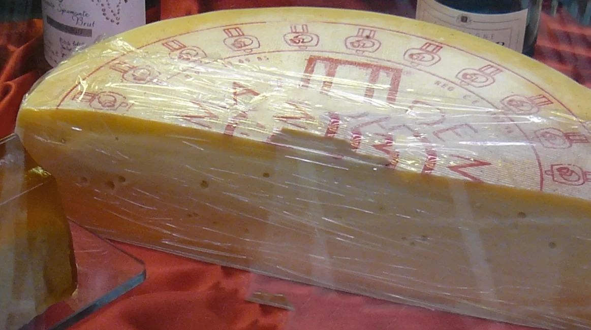 formai de mut formaggio dop tipico lombardo copia
