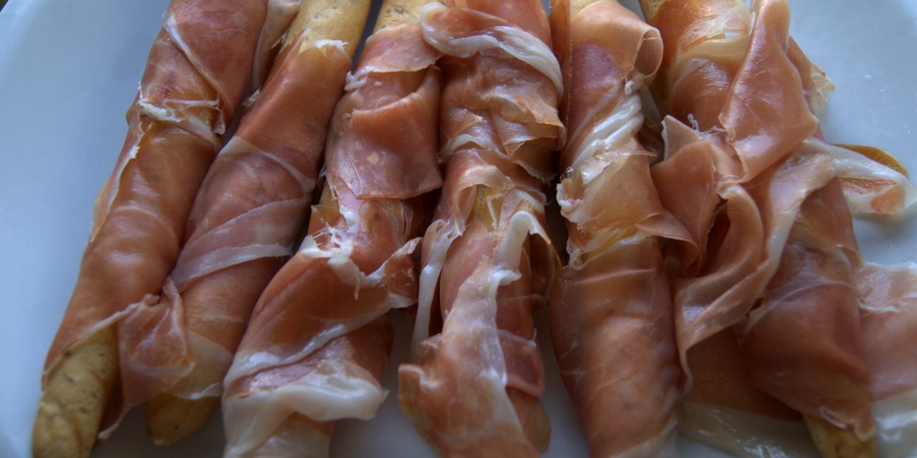 grissini con prosciutto di san daniele