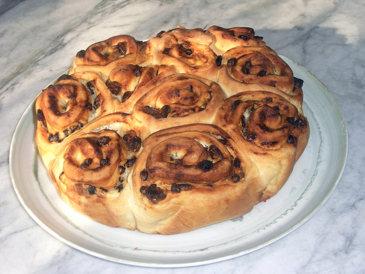 torta delle rose dolce tipico lombardo